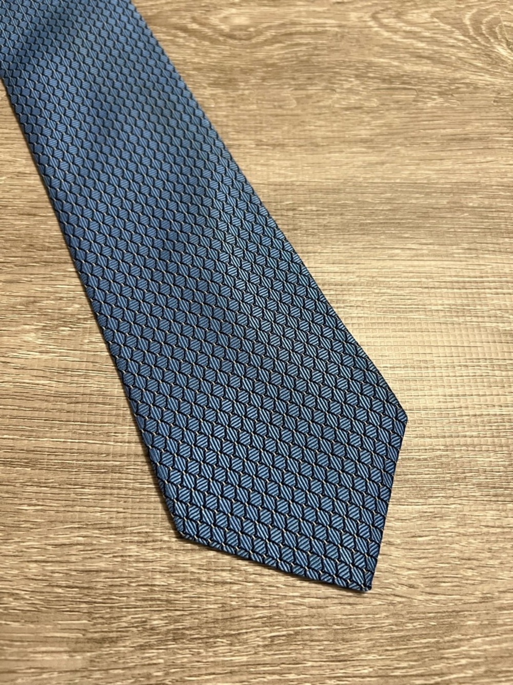 Brooks Brothers Stain Resistant Blue Geometric Pattern Men's Tie Woven Silk